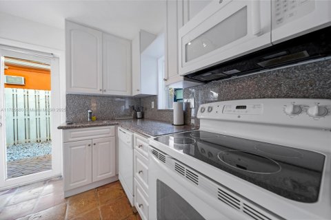 Appartement à louer à Fort Lauderdale, Floride: 1 chambre, 401.8 m2 № 1964902 - photo 16