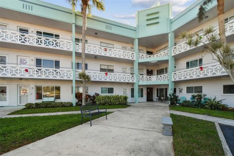 Copropriété à louer à Clearwater, Floride: 2 chambres, 102.19 m2 № 2105558 - photo 4