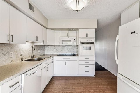 Copropriété à louer à Clearwater, Floride: 2 chambres, 102.19 m2 № 2105558 - photo 12
