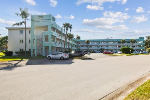 Copropriété à louer à Clearwater, Floride: 2 chambres, 102.19 m2 № 2105558 - photo 2