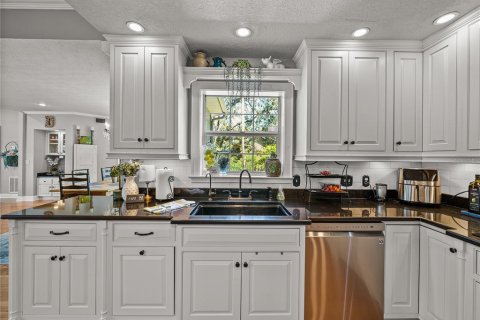 House in Brandon, Florida 4 bedrooms, 325.53 sq.m. № 1810611 - photo 30