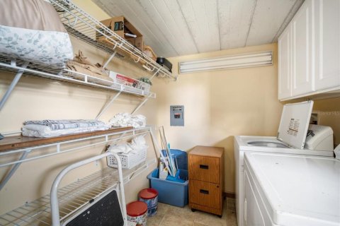 Condo in Zephyrhills, Florida, 2 bedrooms  № 1803968 - photo 17