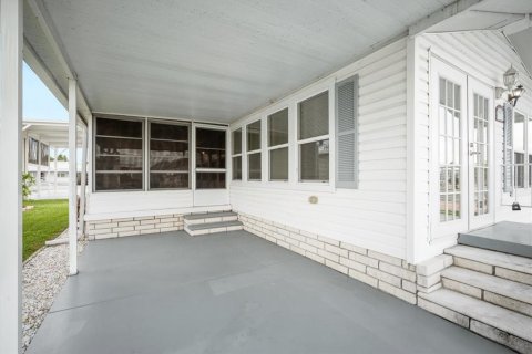 Condo in Zephyrhills, Florida, 2 bedrooms  № 1803968 - photo 3