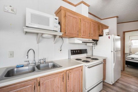 Condo in Zephyrhills, Florida, 2 bedrooms  № 1803968 - photo 10