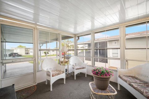 Condo in Zephyrhills, Florida, 2 bedrooms  № 1803968 - photo 16