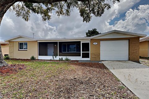 Casa en alquiler en New Port Richey, Florida, 3 dormitorios, 124.95 m2 № 1885711 - foto 1