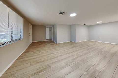Casa en alquiler en New Port Richey, Florida, 3 dormitorios, 124.95 m2 № 1885711 - foto 2