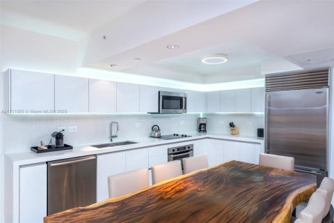 Condo in Miami Beach, Florida, 3 bedrooms  № 2022983 - photo 9