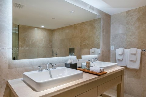 Condo in Miami Beach, Florida, 3 bedrooms  № 2022983 - photo 5