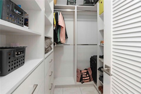 Condominio en venta en Miami Beach, Florida, 1 dormitorio, 122.91 m2 № 1967970 - foto 20