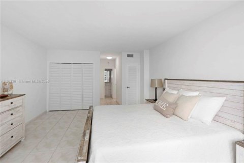 Condominio en venta en Miami Beach, Florida, 1 dormitorio, 122.91 m2 № 1967970 - foto 22