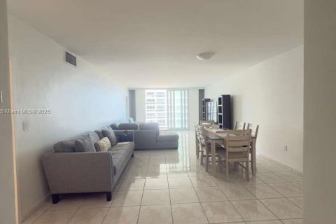 Condominio en venta en Miami Beach, Florida, 1 dormitorio, 122.91 m2 № 1967970 - foto 4