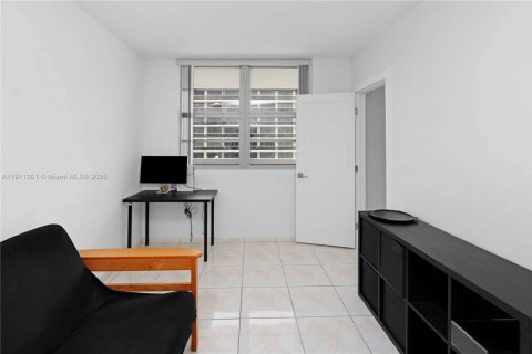 Condominio en venta en Miami Beach, Florida, 1 dormitorio, 122.91 m2 № 1967970 - foto 17