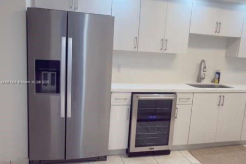 Condominio en venta en Miami Beach, Florida, 1 dormitorio, 122.91 m2 № 1967970 - foto 5