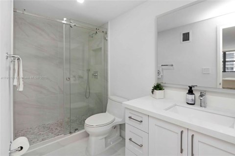 Condominio en venta en Miami Beach, Florida, 1 dormitorio, 122.91 m2 № 1967970 - foto 19