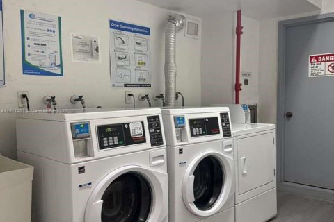 Condominio en venta en Miami Beach, Florida, 1 dormitorio, 122.91 m2 № 1967970 - foto 12