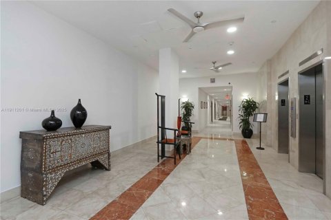 Condominio en venta en Miami Beach, Florida, 1 dormitorio, 122.91 m2 № 1967970 - foto 28