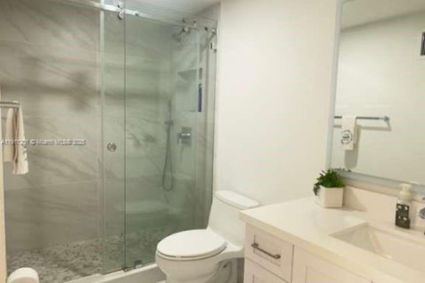 Condominio en venta en Miami Beach, Florida, 1 dormitorio, 122.91 m2 № 1967970 - foto 9