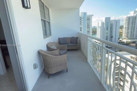 Condominio en venta en Miami Beach, Florida, 1 dormitorio, 122.91 m2 № 1967970 - foto 11