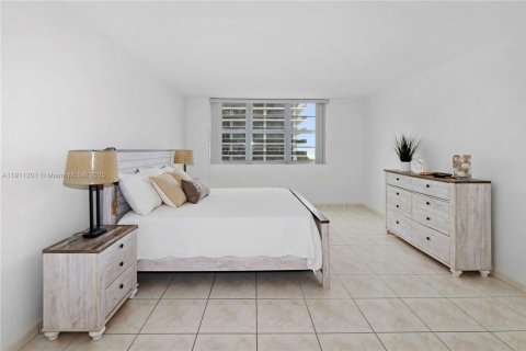 Condominio en venta en Miami Beach, Florida, 1 dormitorio, 122.91 m2 № 1967970 - foto 21