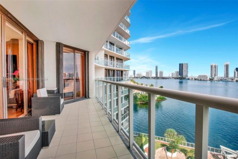 Condominio en venta en Aventura, Florida, 3 dormitorios, 197.88 m2 № 2014056 - foto 2
