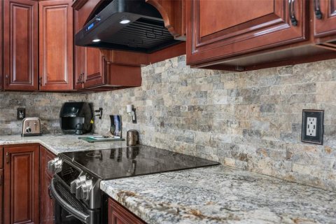 House in Spring Hill, Florida 5 bedrooms, 276.11 sq.m. № 1544874 - photo 24