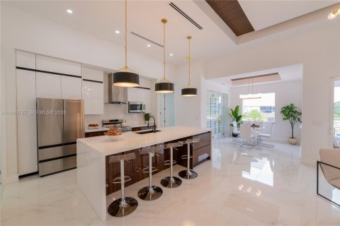 Villa ou maison à vendre à Cape Coral, Floride: 4 chambres, 273.13 m2 № 2269728 - photo 5