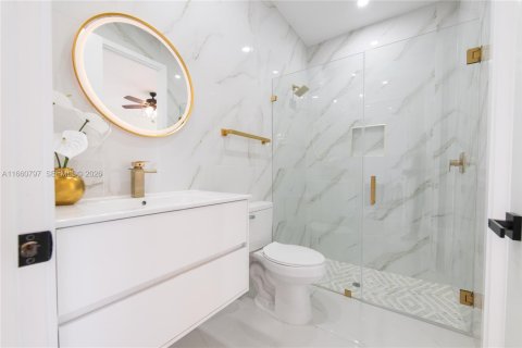Villa ou maison à vendre à Cape Coral, Floride: 4 chambres, 273.13 m2 № 2269728 - photo 24