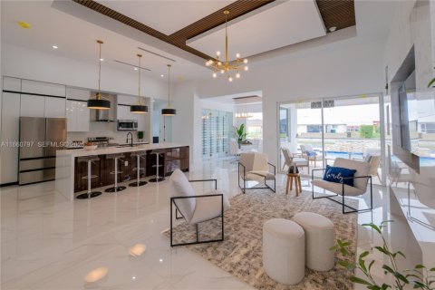 Villa ou maison à vendre à Cape Coral, Floride: 4 chambres, 273.13 m2 № 2269728 - photo 4