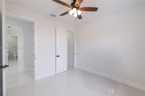 Villa ou maison à vendre à Cape Coral, Floride: 4 chambres, 273.13 m2 № 2269728 - photo 26