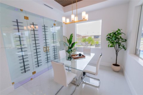 Villa ou maison à vendre à Cape Coral, Floride: 4 chambres, 273.13 m2 № 2269728 - photo 8
