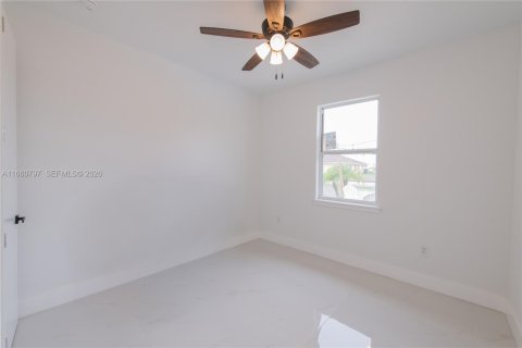 Villa ou maison à vendre à Cape Coral, Floride: 4 chambres, 273.13 m2 № 2269728 - photo 27