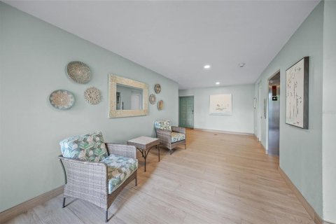 Copropriété à vendre à Sarasota, Floride: 2 chambres, 118.08 m2 № 2093147 - photo 15