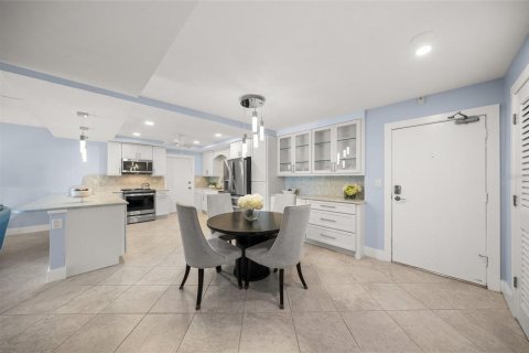 Copropriété à vendre à Sarasota, Floride: 2 chambres, 118.08 m2 № 2093147 - photo 19