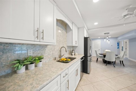 Copropriété à vendre à Sarasota, Floride: 2 chambres, 118.08 m2 № 2093147 - photo 21