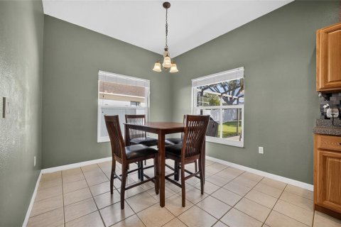 House in Davenport, Florida 4 bedrooms, 212.28 sq.m. № 2198662 - photo 7