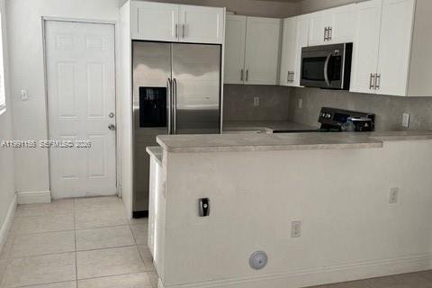 Casa en alquiler en Hallandale Beach, Florida, 3 dormitorios, 116.22 m2 № 2057443 - foto 2