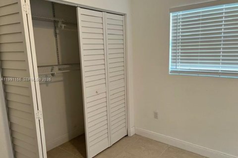 Casa en alquiler en Hallandale Beach, Florida, 3 dormitorios, 116.22 m2 № 2057443 - foto 5