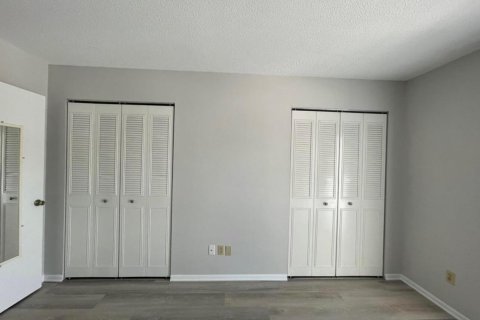 Condo in Stuart, Florida, 1 bedroom  № 1207556 - photo 1