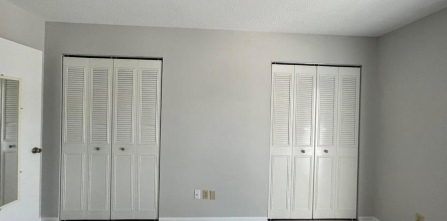 Condo in Stuart, Florida, 1 bedroom № 1207556