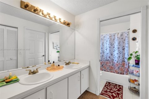 Купить виллу или дом в Санрайз, Флорида 2 спальни, 110.09м2, № 1929500 - фото 10