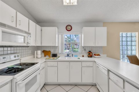 Купить виллу или дом в Санрайз, Флорида 2 спальни, 110.09м2, № 1929500 - фото 7