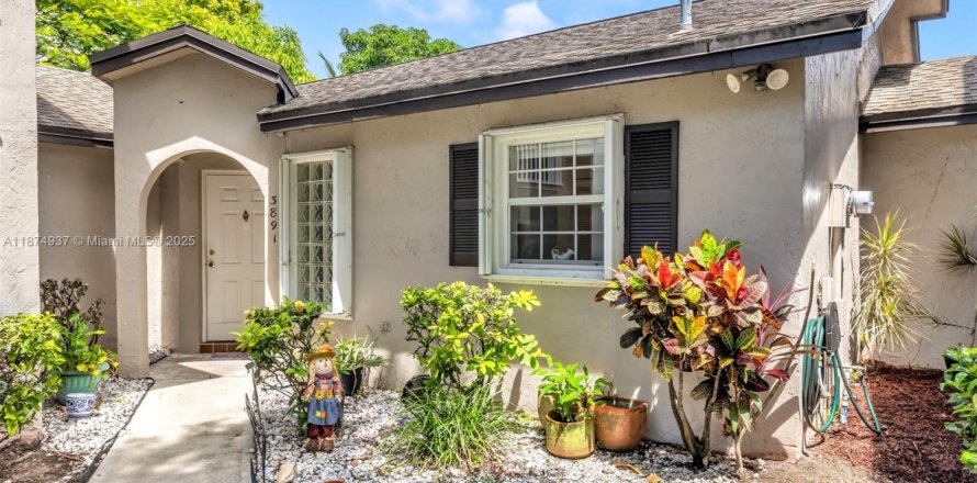 Дом в Санрайз, Флорида 2 спальни, 110.09м2 № 1929500