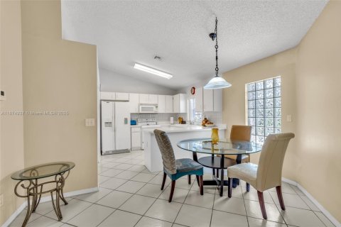 Купить виллу или дом в Санрайз, Флорида 2 спальни, 110.09м2, № 1929500 - фото 8