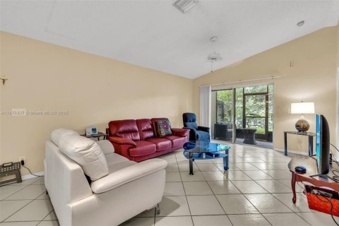 Купить виллу или дом в Санрайз, Флорида 2 спальни, 110.09м2, № 1929500 - фото 15