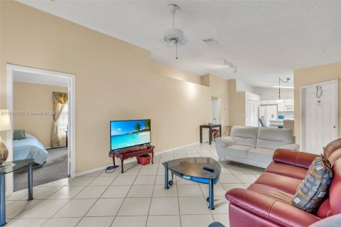 Купить виллу или дом в Санрайз, Флорида 2 спальни, 110.09м2, № 1929500 - фото 17