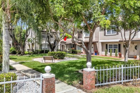 Купить виллу или дом в Санрайз, Флорида 2 спальни, 110.09м2, № 1929500 - фото 2