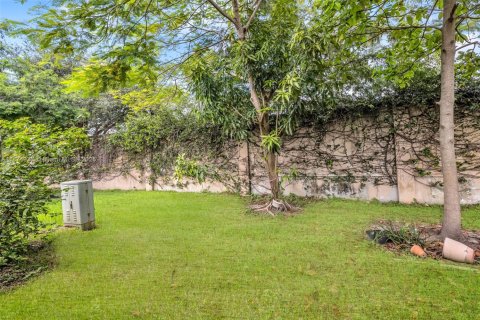 Купить виллу или дом в Санрайз, Флорида 2 спальни, 110.09м2, № 1929500 - фото 21