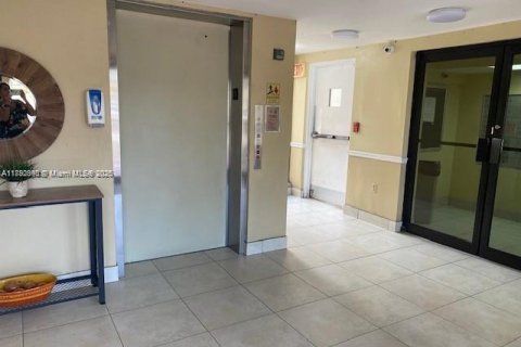 Снять в аренду кондоминиум в Майами, Флорида 2 спальни, 78.78м2, № 1930241 - фото 4