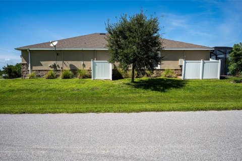 House in Port Charlotte, Florida 3 bedrooms, 222.59 sq.m. № 1899631 - photo 4